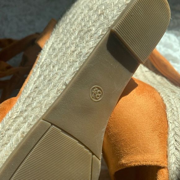 Huiyuzhi platform wedges, velvet, tie up, color camel brown, size 8.5 - Picture 9 of 13